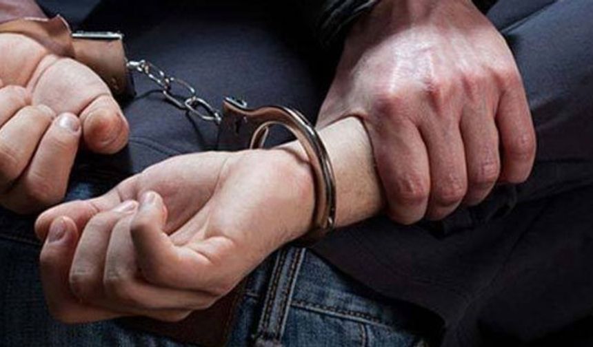 Konak'ta özel düzenekle saklı esrar yakalandı!