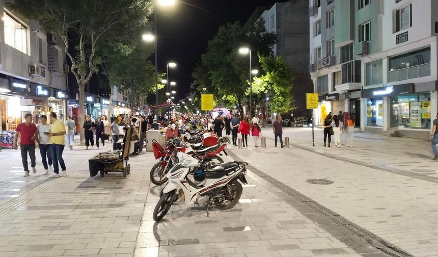 Uşak'ın İsmetpaşa Caddesi'ne bu saatlerin dışında araç girişi yapılmayacak!