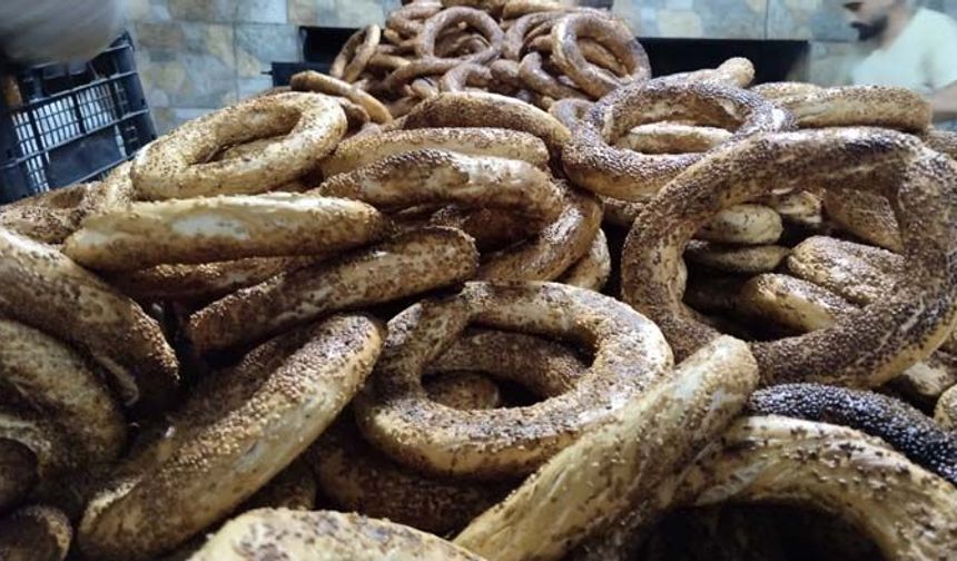 Uşak'ta 15 lira olan sokak simidi 18 TL oldu