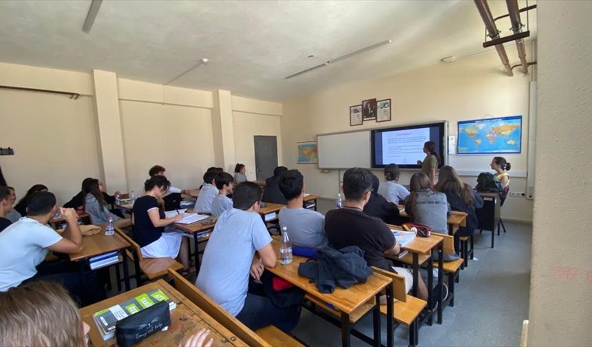 Uşak'ta lise öğrencileri afiş tasarımı yaparak yarışacak