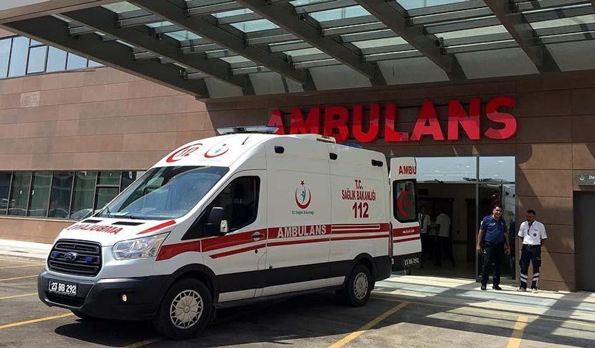 Kütahya'da vinç devrildi, düşen 2 işçi yaralandı!