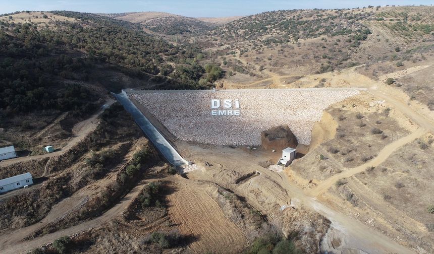 Kula'daki Emre Barajı Su Tutmaya Başladı