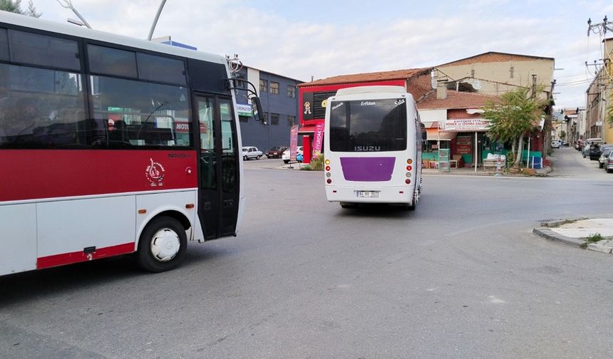 Uşak Celal Bayar Caddesi'nde trafik yoğunluğu artıyor
