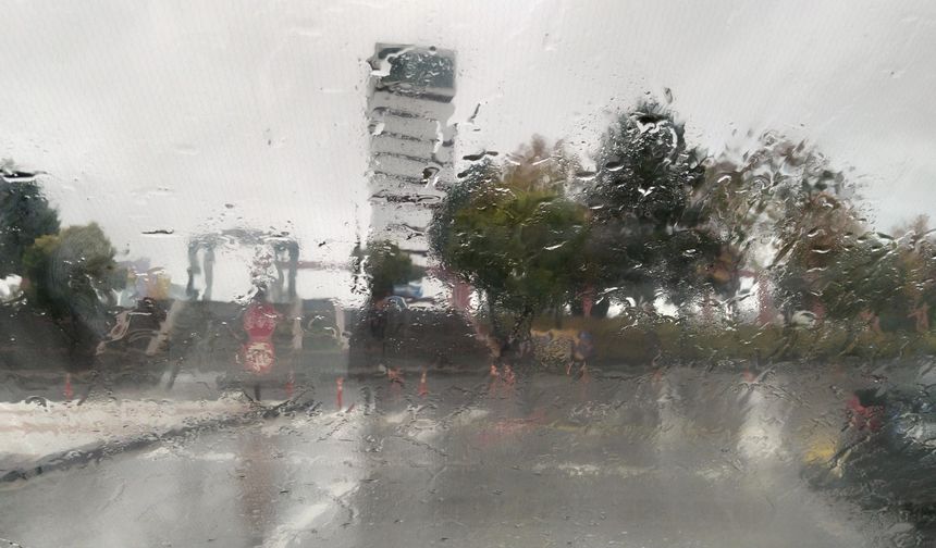 Uşak'ta hava sıcaklığı 7 derece düşecek, pazar günü yağmur var mı?
