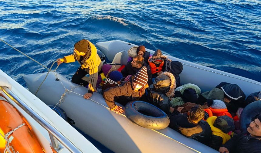 İzmir'de 27 düzensiz göçmen kurtarıldı