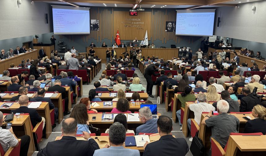 İzmir Büyükşehir Belediyesinin yeni dönem ilk meclis toplantısı yapıldı
