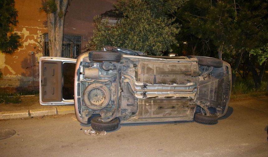 Uşak'ta trafik kazası; Karı Koca yaraladı!