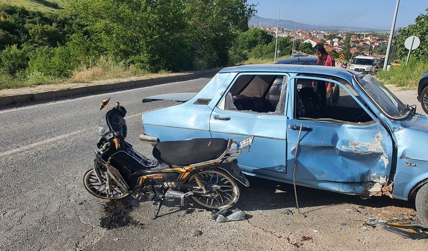 Demirci - Simav Yolunda Otomobil ile Motosiklet çarpıştı