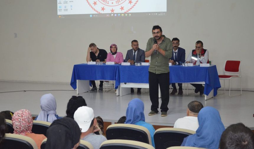 Uşaklı otizmli şampiyon Eymen Özdemir, arkadaşlarına ve ailelerine motivasyon konuşması yaptı