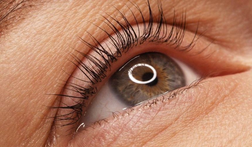 Kontakt lensle yüzmek enfeksiyon riskini artırıyor !