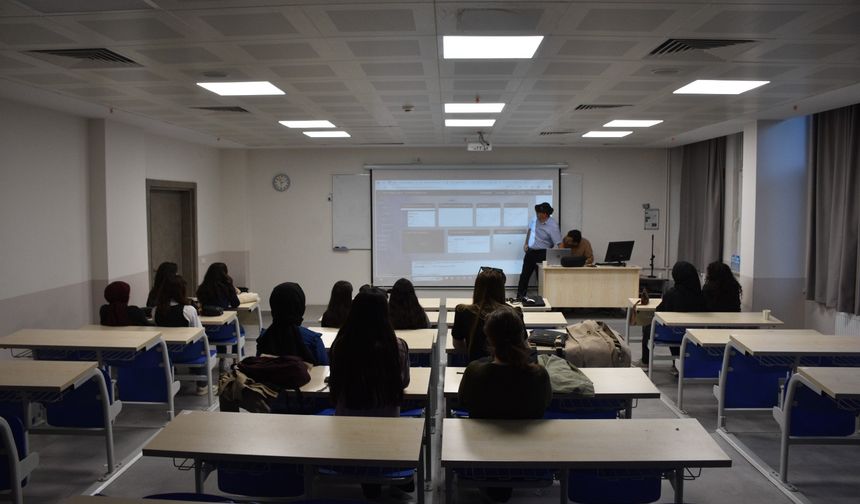 Akademisyen çiftin geliştirdiği yazılımın entegre edildiği gözlük, tıp eğitiminde kullanılacak