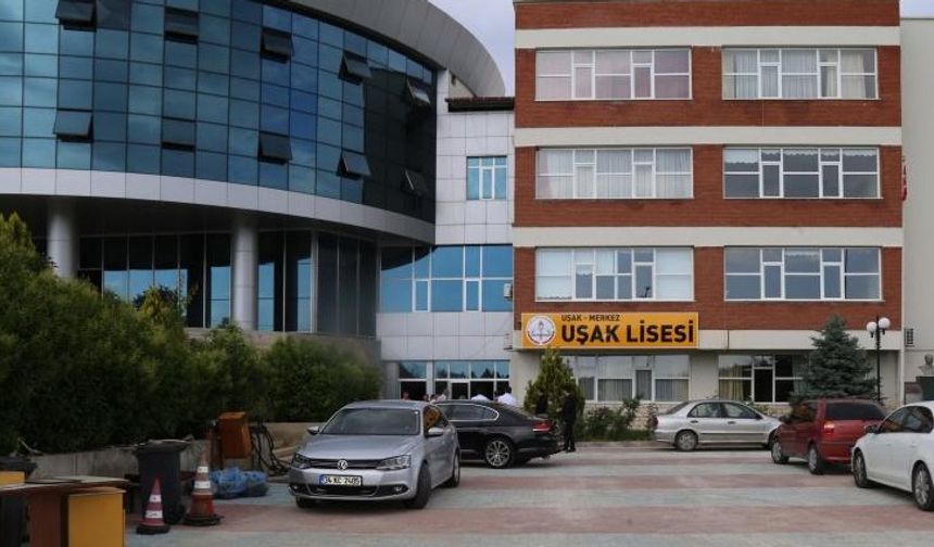 Uşak Eğitim Sen’den Uşak Lisesi’nde cübbeli derse tepki