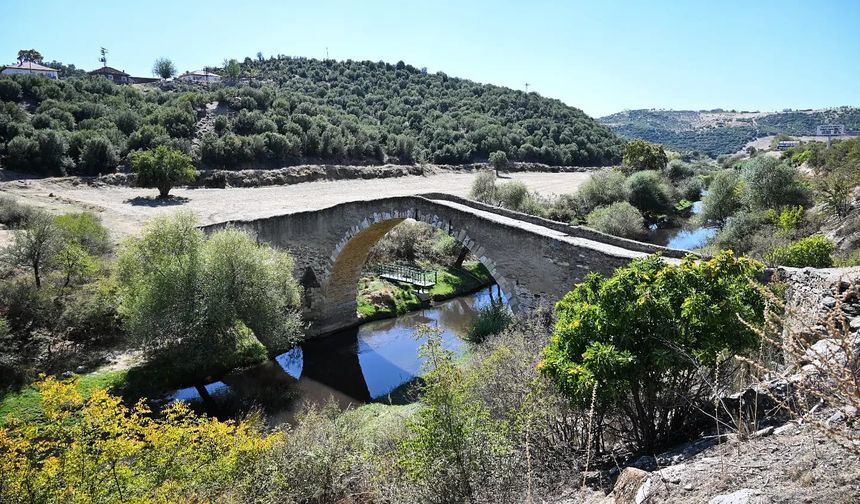 Gediz Nehri’ndeki Selçuklu mirası Çatal köprüyü ziyaret edin