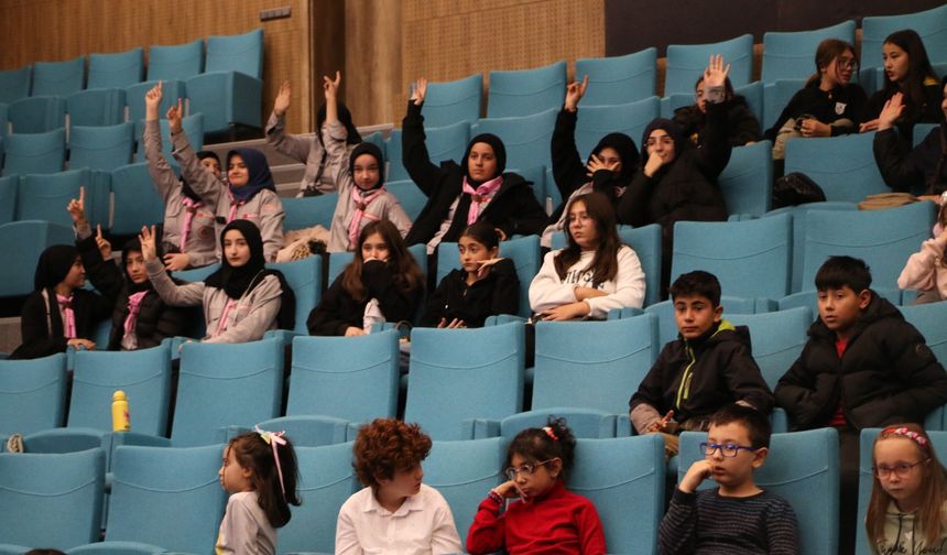 Kütahya’da ilk defa kurulan çocuk meclisinde başkanlık seçimi yapıldı