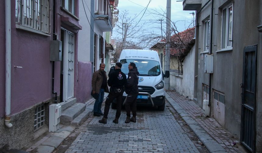 Uşak'ta karısı tarafından bıçaklanan adam, ölüm kalım savaşı veriyor