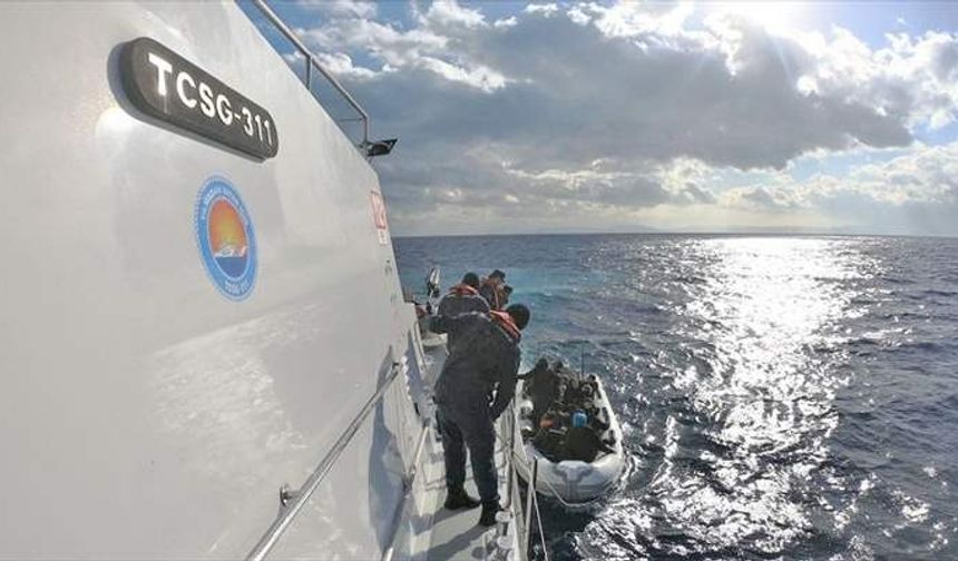 İzmir'de 48 düzensiz göçmen kurtarıldı!