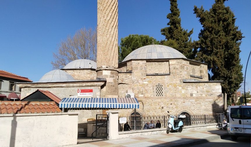Uşak'ın Burma Camiisi 450 yıldır ilk günkü gibi kullanılıyor