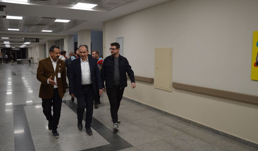 Uşak Eğitim ve Araştırma Hastanesi'ndeki sağlık çalışanları büyük bir özveri ortaya koyuyor
