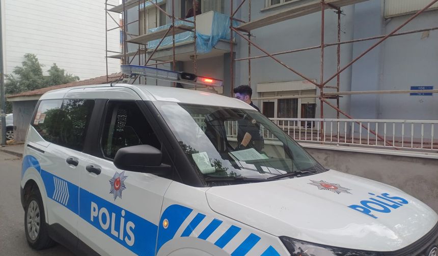 Salihli'de işçi inşaat iskelesinden düştü, yaralandı!