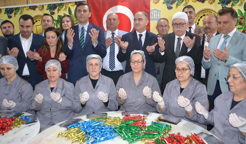 Manisa'da saçılacak 8 ton mesir macunun duası yapıldı