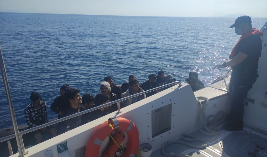 Muğla açıklarında 17 düzensiz göçmen kurtarıldı
