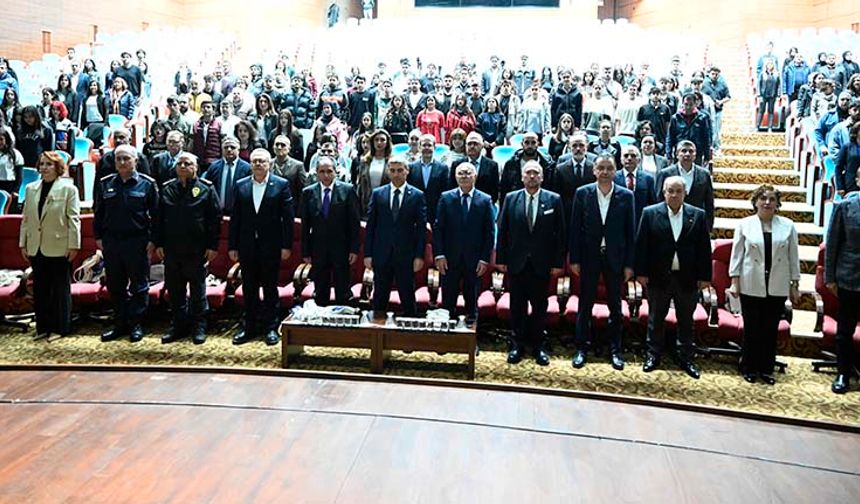 Uşak Üniversitesi 9 Ülkenin de katılımıyla Tasarım Zirvesi Gerçekleştirdi