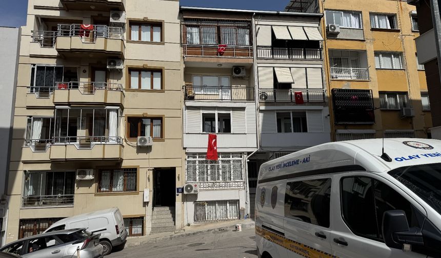 Konak'da 17 yaşındaki çocuk çatıdan apartman boşluğuna düştü!