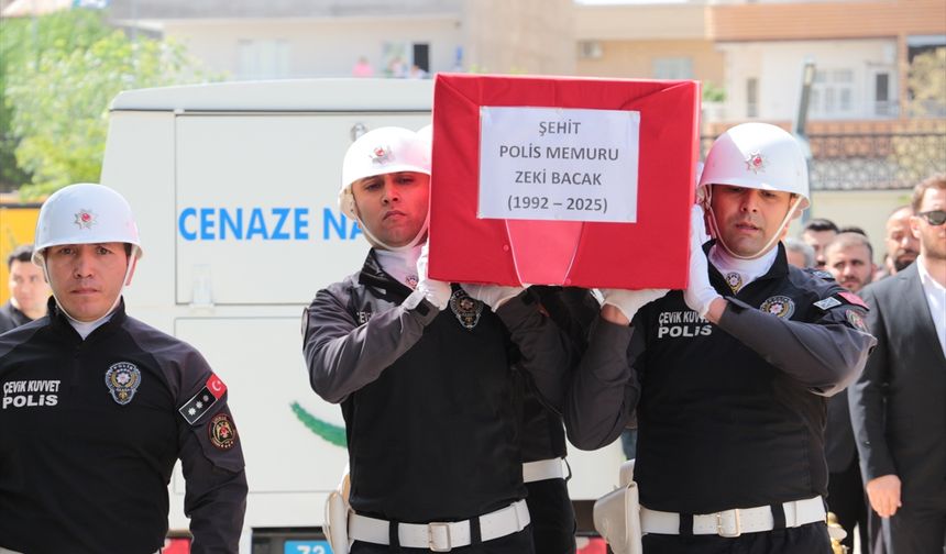 Şehit polis memuru Zeki Bacak'ın naaşı, Cizre'deki törenin ardından Uşak'a gönderildi