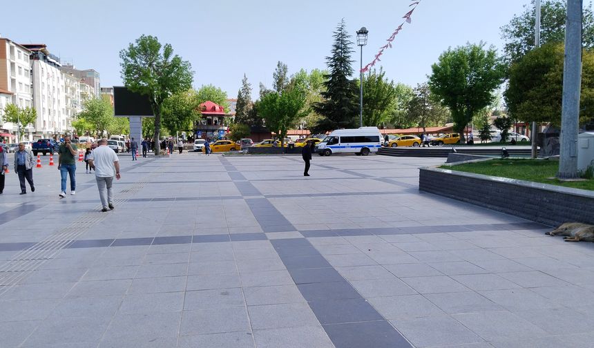 Uşak Atatürk Anıtı'ndaki taşlar yaklaşık 10 milyon TL'ye değişti! 1