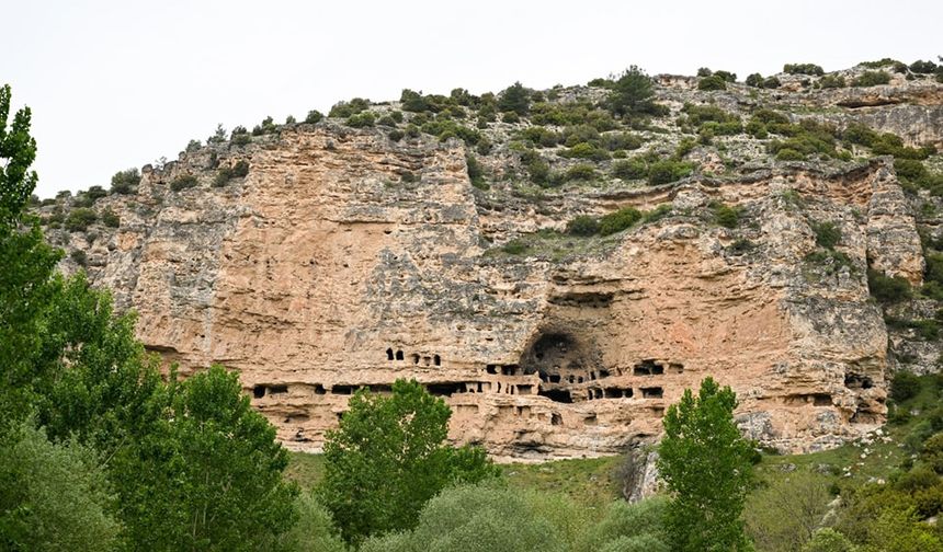 Uşak Valisi Aktaş, Pepouza Antik Kenti'nde incelemeler yaptı