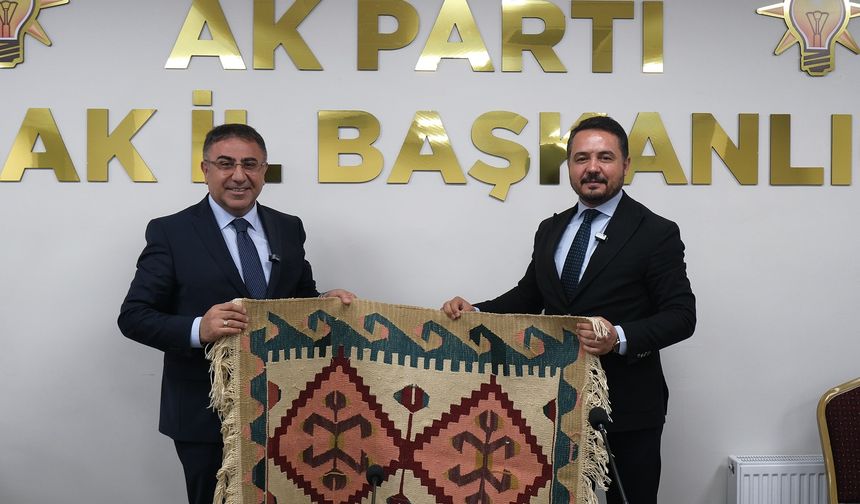 AK Parti Uşak İl ve İlçe Teşkilatları, Okur'un katılımıyla istişare toplantısı yaptı