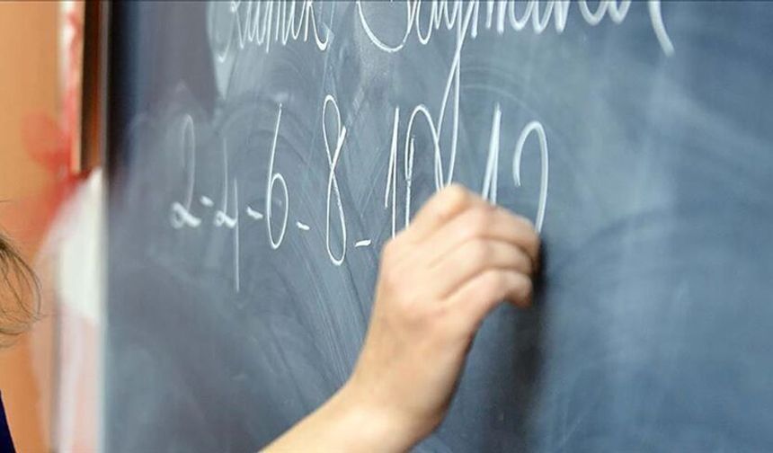 Uşak'ta okul müdürünün paylaşımını beğenmeyen 4 kadın öğretmene resmi yollarla uyarı!