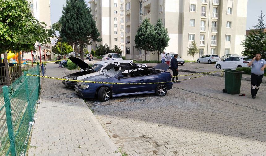Uşak Kentsel Dönüşüm TOKİ'de evini ve 2 aracını ateşe verdi!