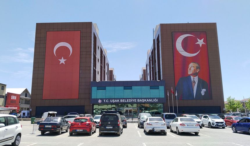 Özgür Özel'in emekçiyle ilgili bir açıklama yapmadan önce Uşak ve İzmir'e bakmasında yarar var!