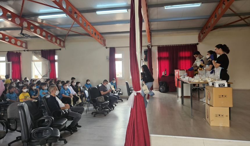 Uşak Üniversitesi öğrencileri atık yağlardan sabun yaparak örnek oluyor!