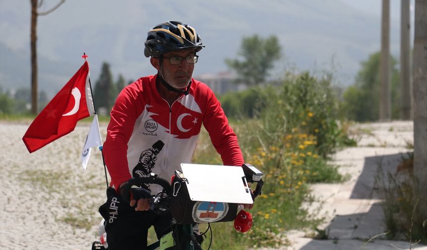 Orhan Koltuk, İzmir, Uşak, Afyon, Ankara ve bir çok ili bisikletle geçerek Nene Hatun'a ulaştı