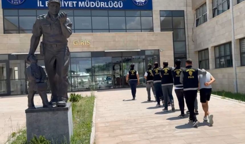 Afyonkarahisar'da kablo çalan 5 kişi yakalandı!