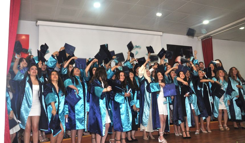 Ege Üniversitesi Sağlık Bilimleri Fakültesi'nin mezuniyeti yapıldı
