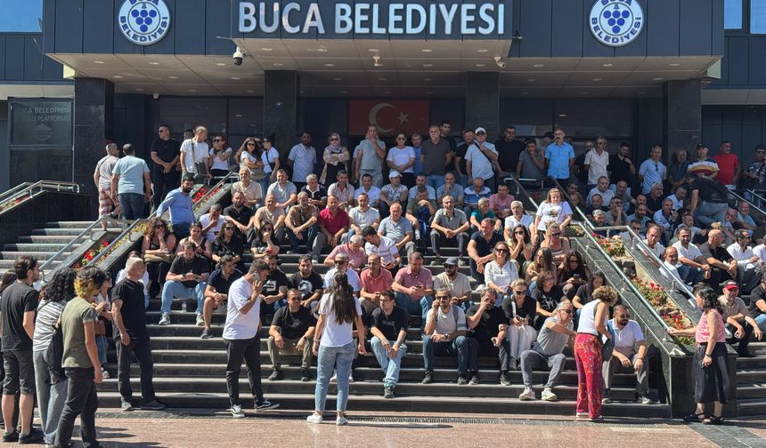 Buca'da maaş alamadıkları için iş bırakma eylemi yapan işçiler eylemi bitirdi