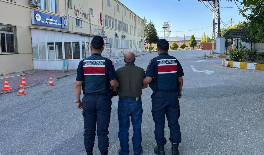 Uşak'ın Ulubey ilçesi Avgan köyünde tefecilik suçundan gözaltına alınan 3 kişiden 1'i tutuklandı