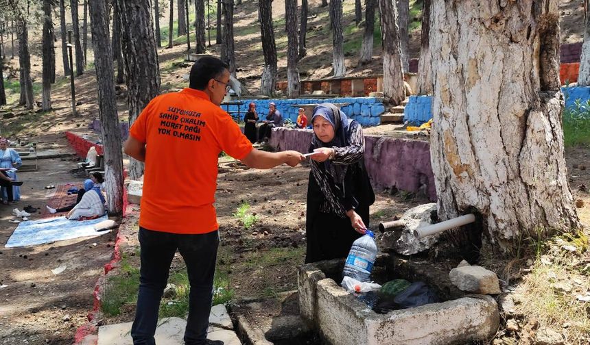 Uşak, Kütahya, Manisa ve Eskişehir'in suyu için bayram seyran demeden mücadele ediyorlar