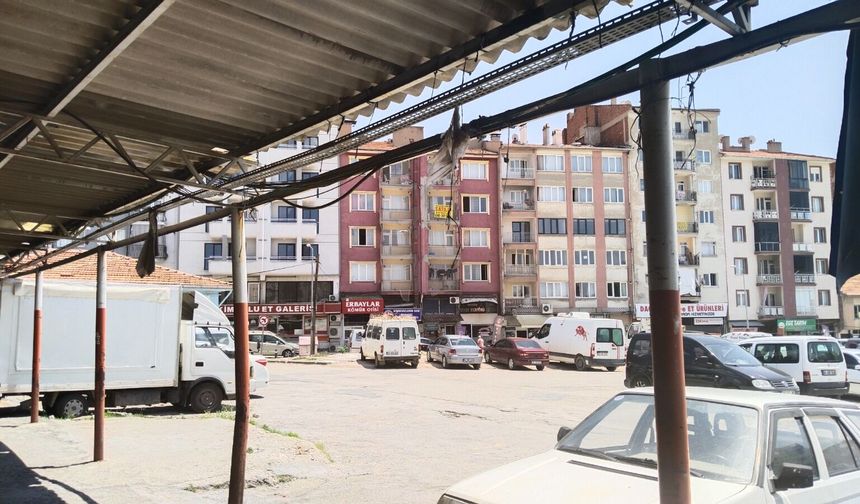 Uşak Çarşamba pazarı yeniden eski yerinde kurulacak!