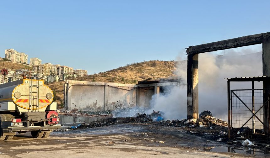 İzmir'de geri dönüşüm tesisinde çıkan yangına ilişkin 1 gözaltı