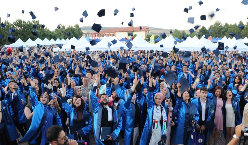 Kütahya Dumlupınar Üniversitesi'nde mezuniyet töreni yapıldı