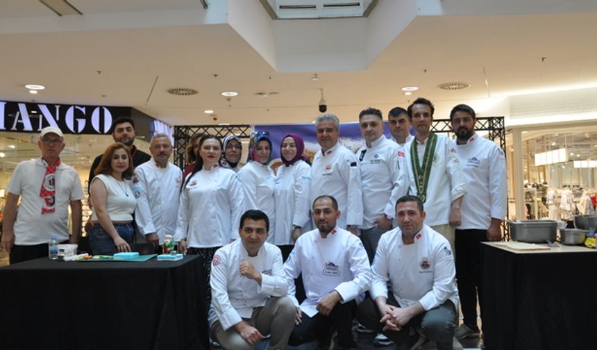 Eskişehir'de gastronomi alanında yaratıcılık temasıyla şefler ve lületaşı ustaları hünerlerini sergiledi
