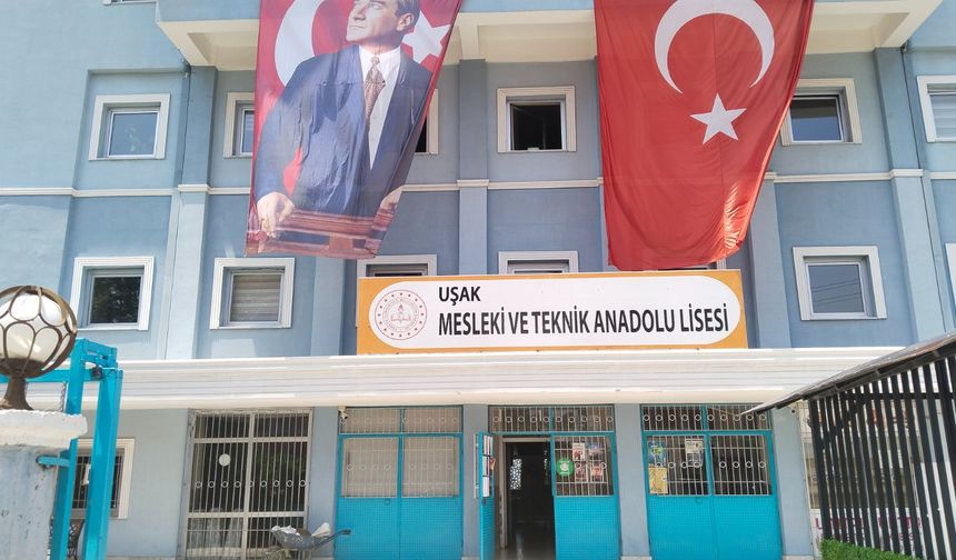 Uşak'ta çocuğu iyi bir okul kazanamayan veliler, tüm tuşlara basmaya başladı! Meslek lisesi de iyi bir alternatif!