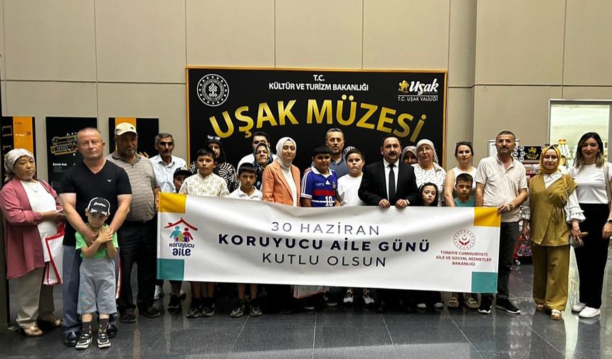 Uşak'taki koruyucu aileler ve çocukları, dünyaca ünlü Karun Hazineleri'ni incelediler