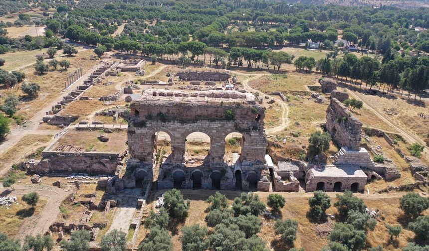 Anadolu'nun en büyük hamamı olan Efeler'deki Tralleis'teki havuz doldurulacak
