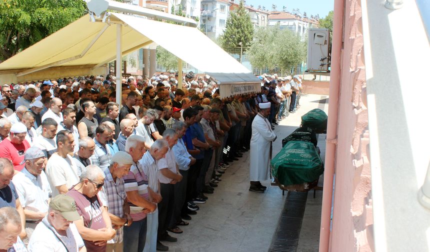 İzmir'de kavgada öldürülen 3 kardeş son yolculuklarına uğurlandı