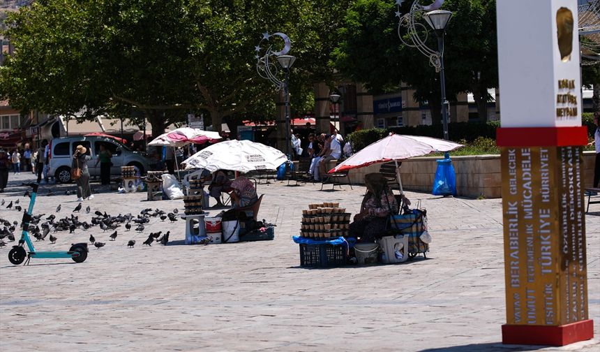 Uşak, İzmir, Aydın ve Muğla'da sıcak hava kavuruyor